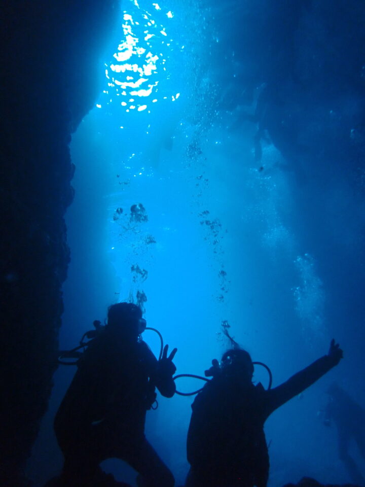 泳げない高齢者でもカナヅチでもラピスマリンスポーツなら沖縄青の洞窟を楽しめる！